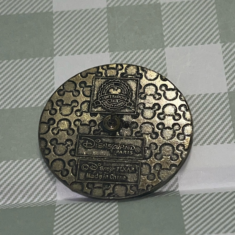 Disneyland Paris Ratatouille Collectible Pin - Picture 4 of 6